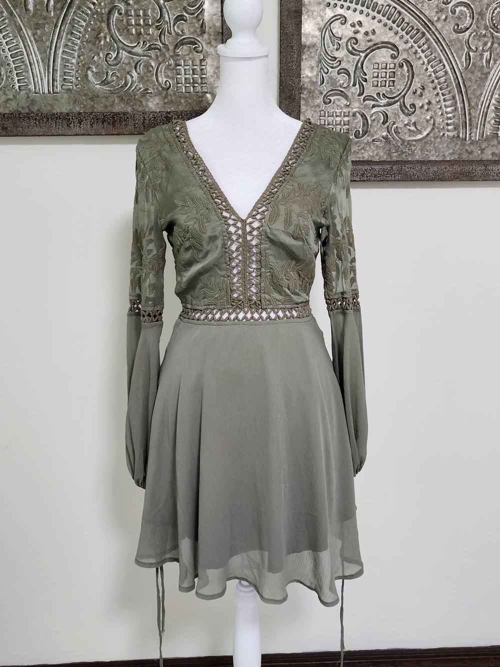 Selfie Leslie Olive Green V-neck Long-Sleeve Crochet & Lace Trim Boho Dress XS